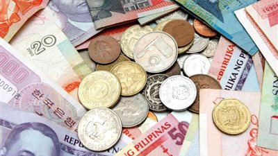 أسعار العملات مقابل الجنيه المصري في تعاملات اليوم الأحد 14-4-2024