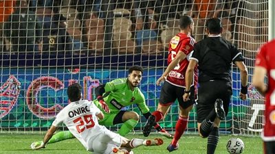 الزمالك ينهي الشوط الأول بالتقدم على الأهلي بهدف الجزيري (فيديو)