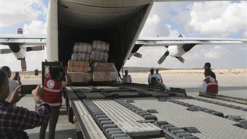 استقبال المساعدات بمطار العريش