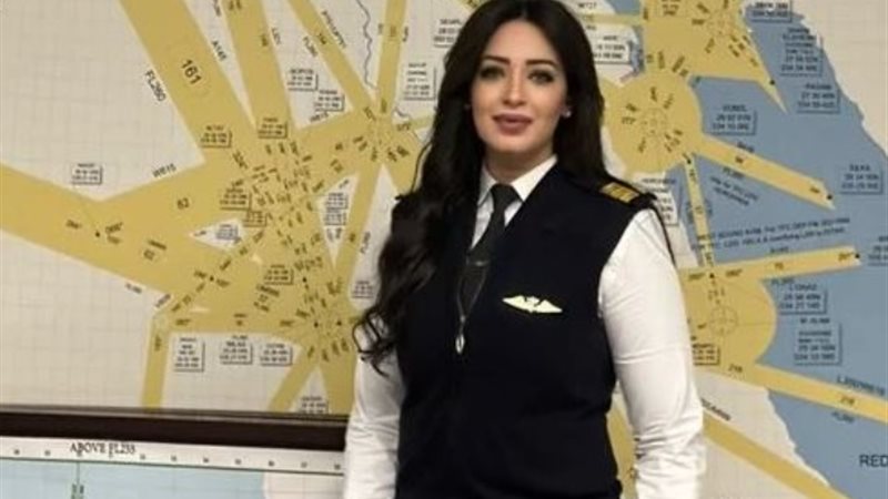 كابتن دينا عبدالغني كبير ضباط المراقبة الجوية