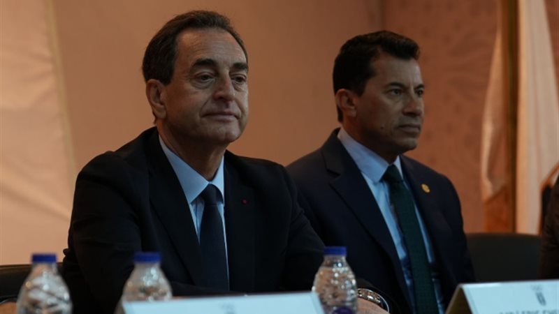 الدكتور أشرف صبحى والسفير الفرنسي