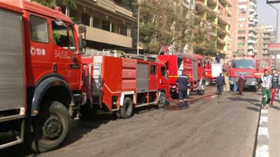 انتداب فريق من المعمل الجنائي لمعاينة موقع حريق أسفر عنه مصرع شخص
