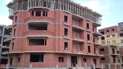 وزير الإسكان يُصدر قرارين لإزالة مخالفات بناء بالساحل الشمالي وبني سويف