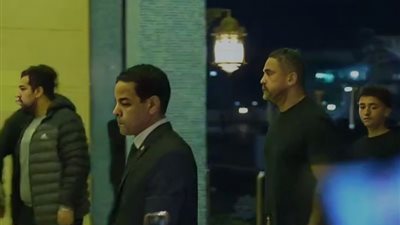 أمير كرارة يقدم واجب العزاء في والد نجم الأهلي وليد سليمان