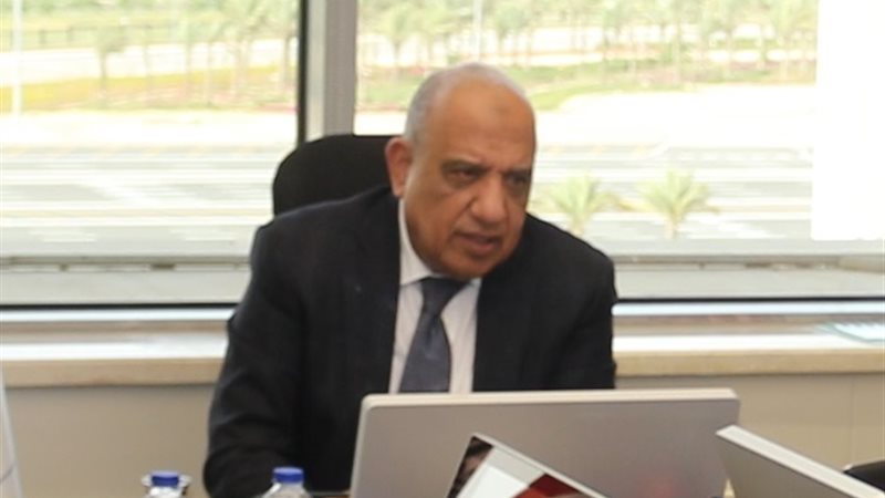 الدكتور محمود عصمت وزير قطاع الأعمال العام