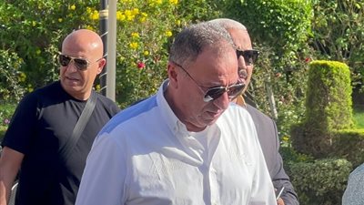 محمود الخطيب يصل عزاء عمدة الأهلاوية صلاح السعدنى