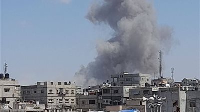 انفجار عنيف في رفح الفلسطينية جراء غارة من الطيران الحربي الإسرائيلي