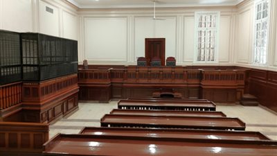 بعد قليل الحكم على المتهمين بسرقة فتاة بالإكراه في قصر النيل