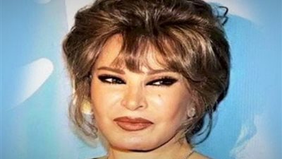 مش عارفة أتلم على أعصابي، صفية العمري تنعي صلاح السعدني باكية (فيديو)
