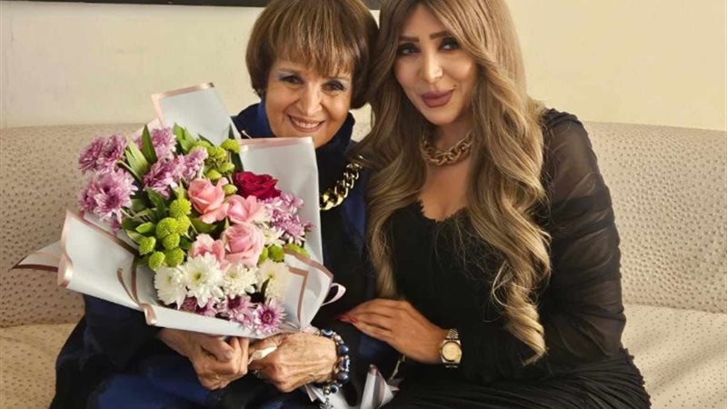 الفنانة سميرة أحمد وإيمان أبو طالب