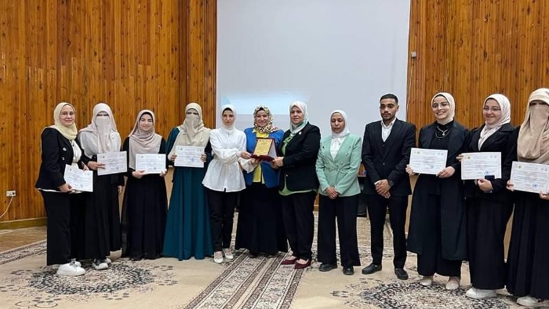 طالبات كلية التمريض