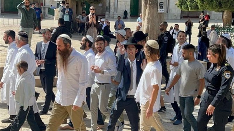 اقتحام المستعمرين للمسجد الأقصى المبارك