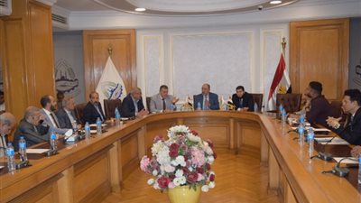 شعبة المستلزمات الطبية تبحث تطبيق الحد الأدني للأجور