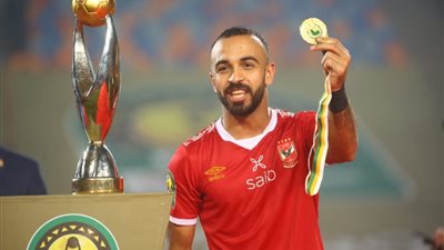 فخر للكرة المصرية، الذكاء الاصطناعي يُعلق على انتقال لاعب الأهلي الشهير لليفربول