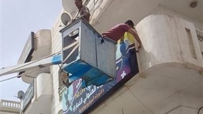 جهاز دمياط الجديدة يشن حملة لإزالة الإعلانات المخالفة بالمدينة