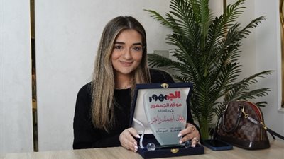 ملك أحمد زاهر: «نفسي أتجوز واحد شبه بابا، وأحمد السقا نجم بأخلاقه ومش بشتغل بالواسطة»