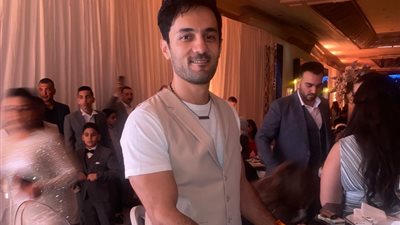 الفنان حسني شتا يشارك بدرية طلبة في حفل زفاف ابنتها (فيديو)