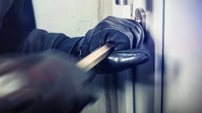 تفاصيل حبس متهمين بسرقة  مكان عملهم بالقاهرة