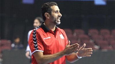 اجتماع فني مطول مع لاعبي فريق اليد بالزمالك للحديث عن مباراة الترجي