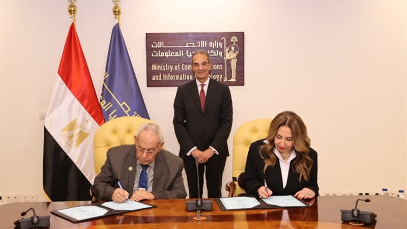 عمرو طلعت وزير الاتصالات