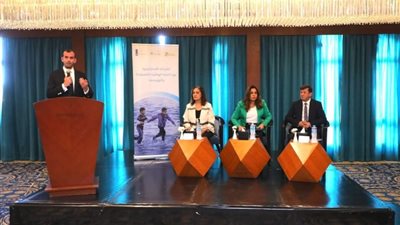محافظ دمياط تستعرض بدائل الهجرة غير الشرعية فى 