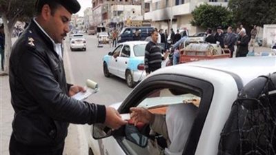 تحرير 1255 مخالفة الملصق الإلكتروني ورفع 37 سيارة متهالكة خلال 24 ساعة