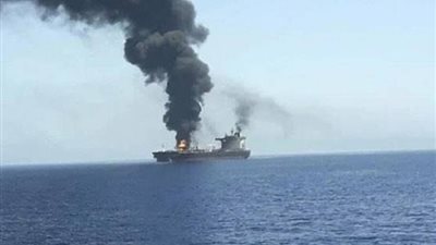 البحرية البريطانية: سفينة تجارية تعرضت لهجمة صاروخية باليمن