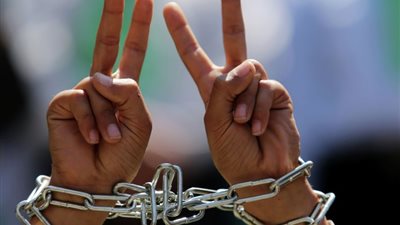 الشرطة البريطانية تعتقل شخصا بعد الاشتباه في تنفيذه عملية طعن شرق لندن