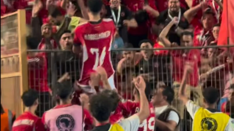 لحظة احتفال محمد عبد المنعم