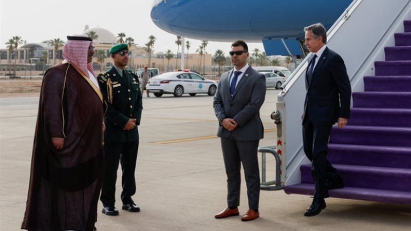 بلينكن يصل السعودية