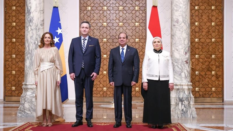 الرئيس السيسي وقرينته يستقبلان الرئيس البوسنة وقرينته