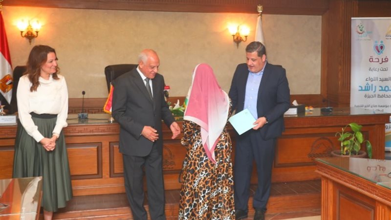 التحالف الوطني يسلم منح مالية