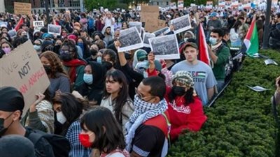 الشرطة الأمريكية تقتحم جامعة كولومبيا وتعتقل عشرات الطلاب من داعمي فلسطين