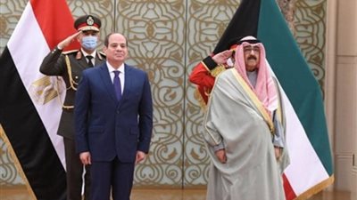 الرئيس السيسي يستقبل أمير الكويت الشيخ مشعل الأحمد في مطار القاهرة