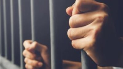 حبس مسجل خطر 4 أيام بتهمة بيع الأقراص المخدرة بمدينة السلام