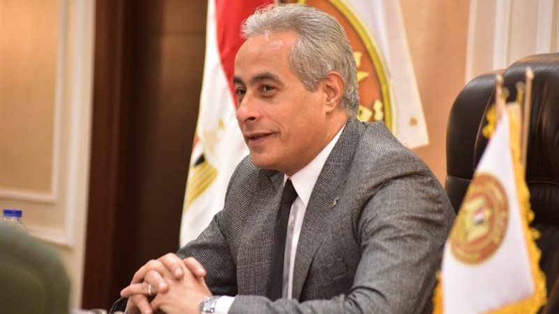 حسن شحاتة وزير العمل