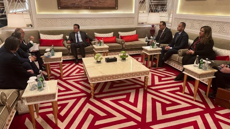 وزير الصحة مع شركة «أبوت»