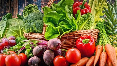 البصل بـ12.5 والبطيخ بـ 15 جنيهًا، أسعار الخضراوات والفاكهة اليوم بمنافذ «التموين»
