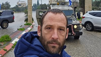 رائد في الجيش الإسرائيلي يصف الفلسطينيين بـ«الأبرياء» وحكومة نتنياهو بـ«متعطشي الدماء»