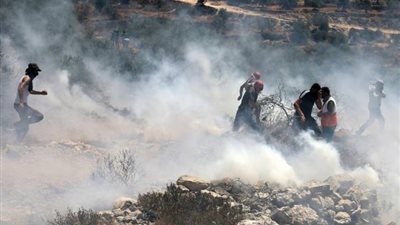 إصابة 6 فلسطينيين بالاختناق في اقتحام قوات الاحتلال جنوب نابلس