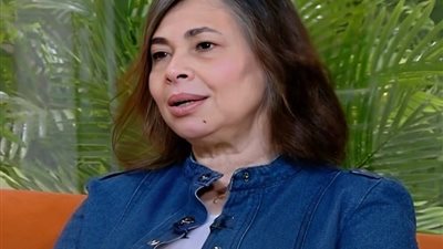 لبنى ونس: دوري في «محارب» صعب، وميهمنيش رأي بنتي في مي عمر (خاص)
