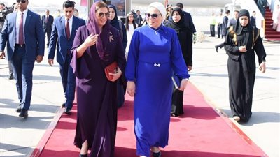 زيارة غالية وخطوة عزيزة، انتصار السيسي تستقبل قرينة سلطان عمان (صور)