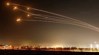 بـ 25 صاروخًا، تصعيد عنيف ضد إسرائيل وبئر السبع من قطاع غزة وجنوب لبنان