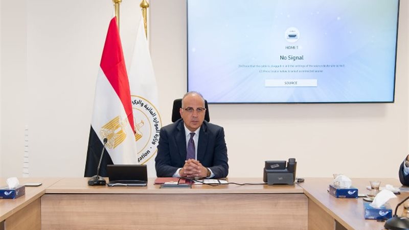 خلال اجتماع وزير الموارد المائية