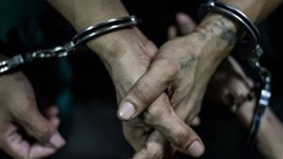 القبض على 3 عناصر إجرامية بحوزتهم مواد مخدرة وأسلحة في البدرشين