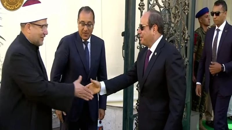 الرئيس السيسي يصل مسجد السيدة زينب