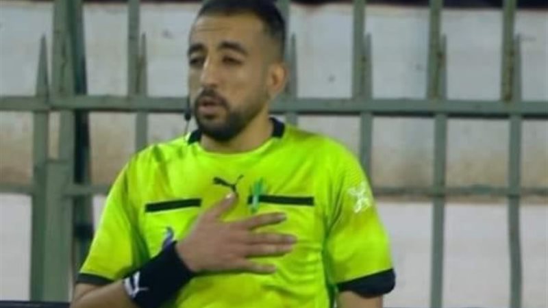 أحمد عبد المنعم حكم الراية في مباراة الأهلي وبلدية المحلة