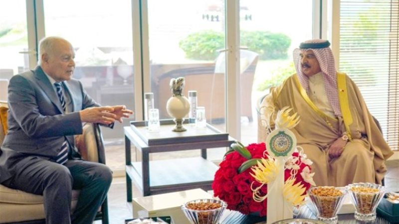 الملك حمد بن عيسى آل خليفة والأمين العام لجامعة الدول العرب
