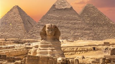 بعد نشره صورة للأهرامات وأبو الهول، عالم زلازل: شيء مُذهل للعقل