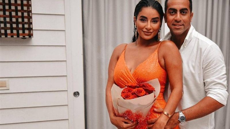 الفنانة جوري بكر